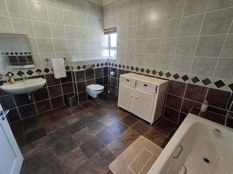 6 Bedroom Property for Sale in Duyker Eiland Western Cape